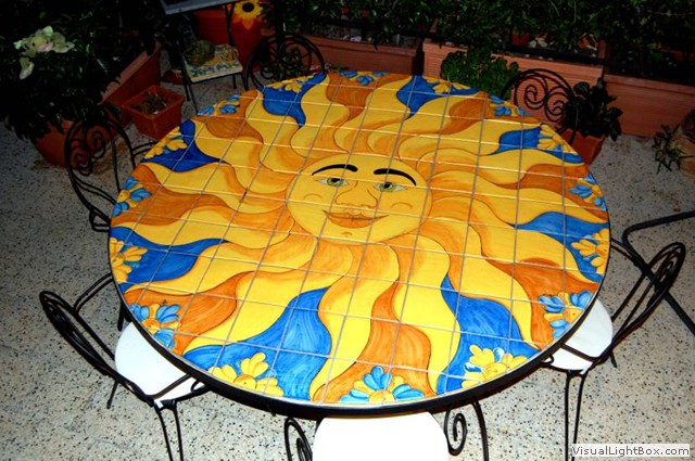 Tavoli in maiolica di Cotto Siciliano Decorati a mano decoro sole